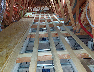 Zateplení stropu bungalovu pomocí foukané izolace